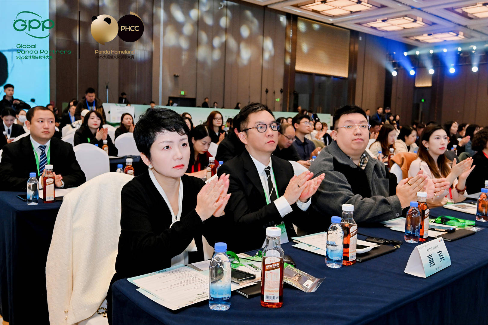 台”熊猫家园文创卡牌授权合作计划启动麻将胡了试玩“小小一张牌 世界大舞(图3) 台”熊猫家园文创卡牌授权合作计划启动麻将胡了试玩“小小一张牌 世界大舞(图3)